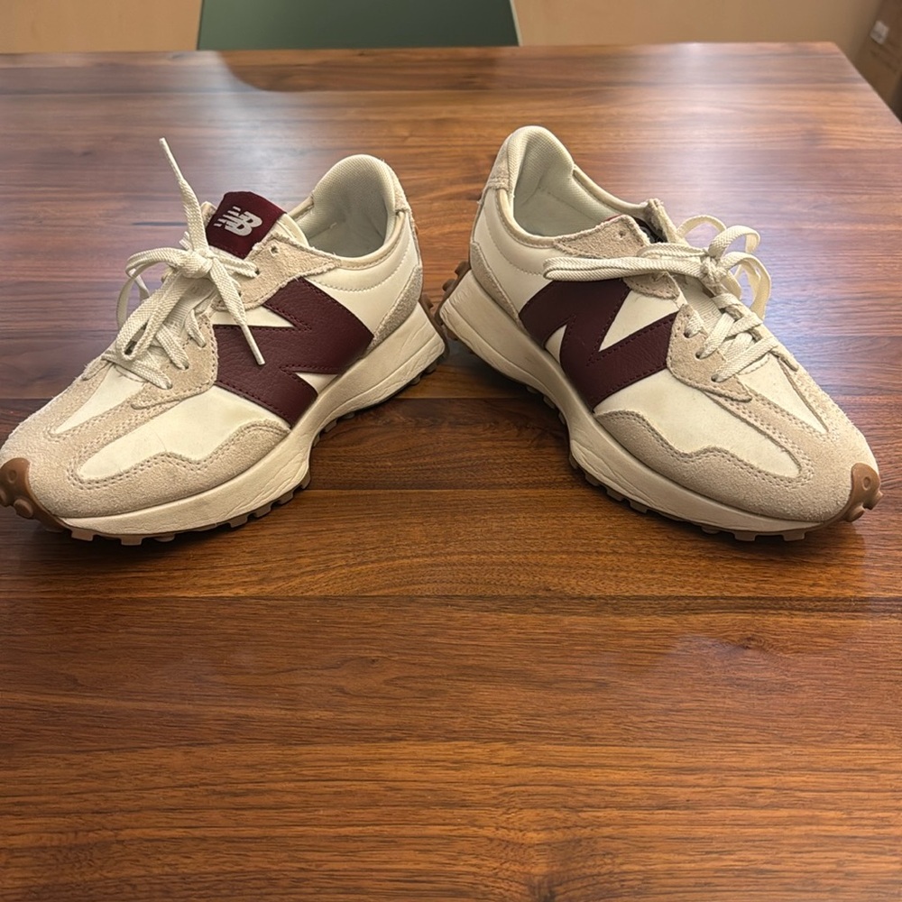 New Balance 327 Sneakers